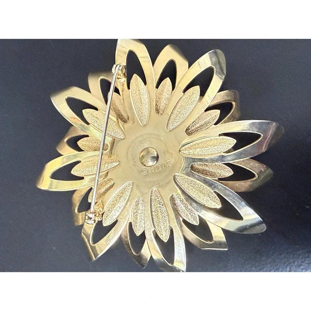 Emmons Brooch Pin three tiered textured gold tone faux pearl‎ 2-3/8